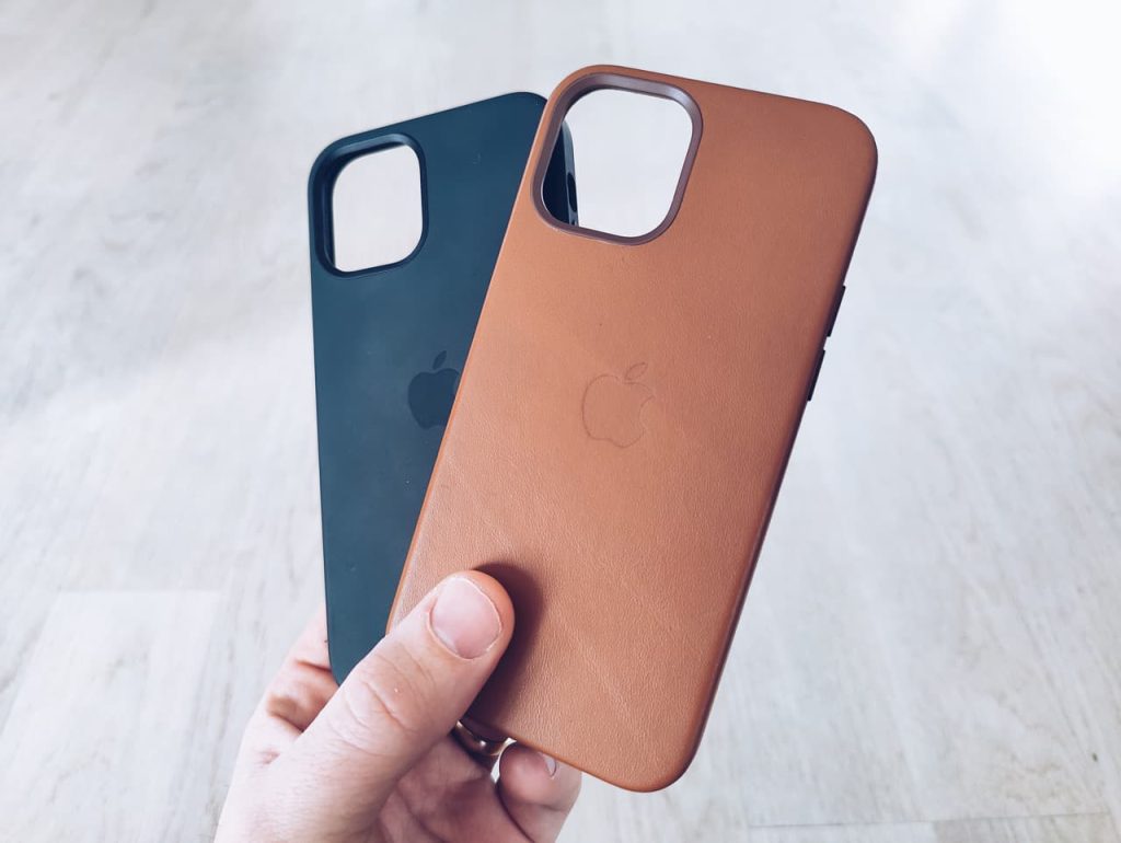 iPhone 12 Apple läder- och silikonskal